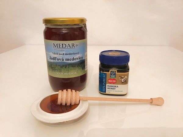 Med z manuky a med z jedľovej medovice